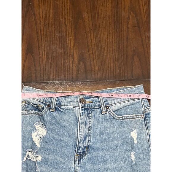 BDG Urban Outfitters Light Wash Destroyed Mom Jean Size  25 Waist 28 Length - Picture 8 of 10